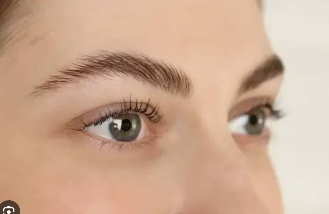 Brow lift sourcils Emmabella Venelles